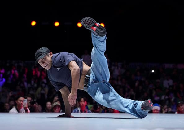 (261003) -- TOKONAME, Oct. 3, 2026 -- Japan s Nakarai Shigeyuki competes during the B-Boys final match of Breaking between Japan s Nakarai Shigeyuki and South Korea s Kim Hongyul at the 20th Asian Games Aichi-Nagoya 2026 in Tokoname of Aichi Prefecture, Japan, Oct. 3, 2026. ) (SP)JAPAN-TOKONAME-ASIAN GAMES-BREAKING-B-BOYS CheongxKamxKa