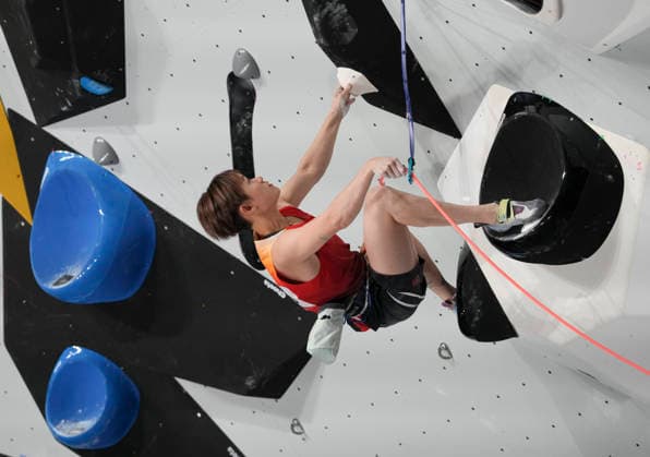 (261003) -- NAGOYA, Oct. 3, 2026 -- Luo Zhilu of China competes during the women s lead final of climbing at 20th Asian Games Aichi-Nagoya 2026 in Nagoya, Japan, Oct. 3, 2026. ) (SP)JAPAN-NAGOYA-ASIAN GAMES-SPORT CLIMBING-WOMEN S LEAD ZhouxMi 