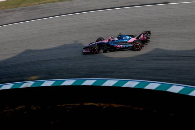 43 COLAPINTO Franco (Argentina), Alpine F1 Team A526, Action: F1 GP 16 Bahrain 2026 in Malaysia—qualifying for the 2026 Formula 1 Bahrain Grand Prix in Malaysia, the 16th round of the 2026 Formula One World Championship, held from October 2 to 4, 2026 at the Sepang International Circuit in Sepang, Malaysia. Photo by Jiri Krenek, Active Pictures Malaysia