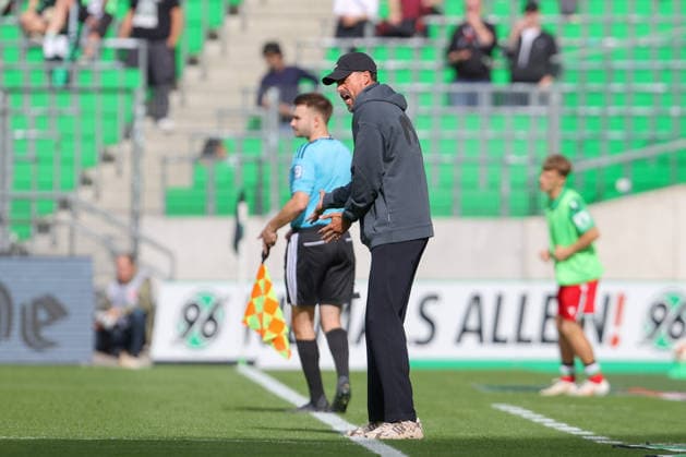 October 3, 2026, xtgx, Soccer exhibition match, Hannover 96 vs. SC Verl; from left: Sandro Wagner, Hannover coach, gives instructions, gesturing with his arms; DFL and DFB regulations prohibit any use of photographs as image sequences and or quasi-video footage; Hannover