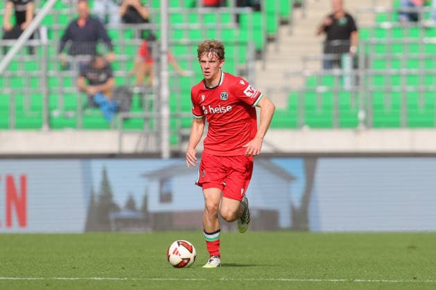 October 3, 2026, xtgx, Soccer Friendly Match, Hannover 96 vs. SC Verl, from left: Joschua Siewert (Hannover), cropped, single frame, full-body shot. DFL and DFB regulations prohibit any use of photographs as image sequences and or quasi-video. Hannover