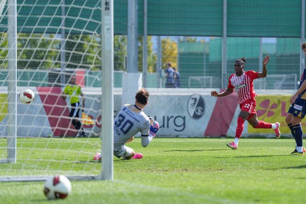 Cyriaque Irià Cyriaque Irie, SC Freiburg, 22 shots; Karlo Letica, FC Lucerne, 30 saves; Germany, soccer, friendly match, SC Freiburg vs. FC Lucerne, October 3, 2026, Europa-Park Stadium, Training Field, Freiburg, Freiburg, Europa-Park Stadium, Training Field, Baden-Württemberg, Germany Copyright: xArnexAmbergx