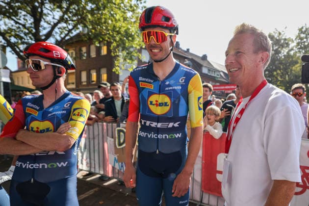 Cycling: UCI ProSeries Men s Elite 20 Sparkassen Münsterland Giro on October 3, 2026. Maximilian Richard Walscheid (Lidl Trek), Fabian Wegmann (race director) on the left, on the right xJRx