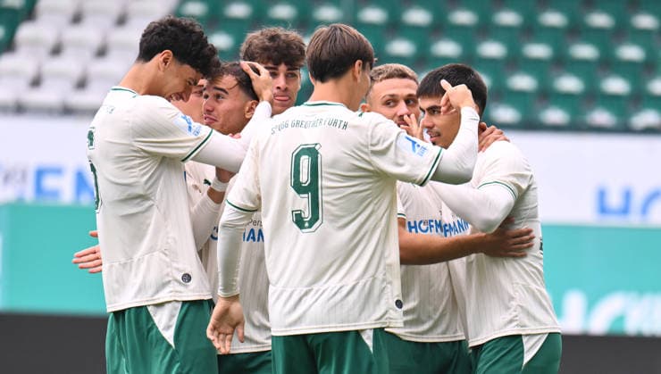 October 3, 2026 Soccer Season 2026–2027 Bavarian Regional League Matchday 12 SpVgg Greuther Fürth Fürth II U23 Kleeblatt FC Bayern Munich II FCB xwoxzix Goal celebration Cheering Joy after a goal Goal Shot on goal to 1–0 by Aaron Keller 17, SpVgg Greuther Fürth II