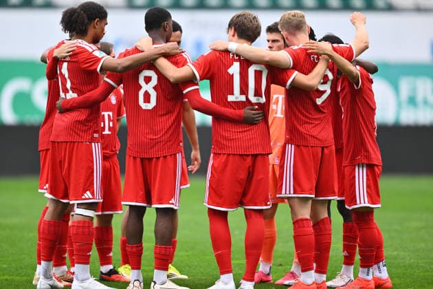 October 3, 2026 Soccer Season 2026–2027 Bavarian Regional League Matchday 12 SpVgg Greuther Fürth Fürth II U23 Kleeblatt FC Bayern Munich II FCB xwoxzix Team Circle Squad Team FCB before kickoff