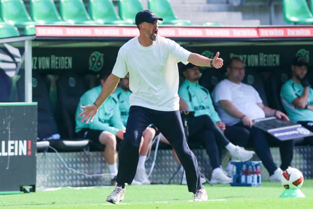 Hannover 96 coach Sandro Wagner gestures during the friendly match between Hannover 96 and SC Verl, Heinz von Heiden Arena on October 3, 2026, in Hannover, Germany. Photo by Marco Steinbrenner, DeFodi Images. Coach Sandro Wagner of Hannover 96 gestures during the friendly match between Hannover 96 and SC Verl at Heinz von Heiden Arena on October 3, 2026 in Hannover, Germany. Photo by Marco Steinbrenner, DeFodi Images. Photo by Marco Steinbrenner, DeFodi Images.