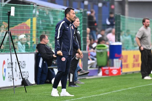 Soccer I Women s I 2026–2027 Season I Bundesliga I Matchday 6 I RB Leipzig vs. FSV Mainz 05 I October 3, 2026 Takashi Yamashita, Coach, 1 FSV Mainz 05, cutout, close-up, portrait, single photo, single image, full-body shot, RB Leipzig Training Center, Cottaweg 7, Saxony, Germany Copyright: xLobeca InesxHähnelx