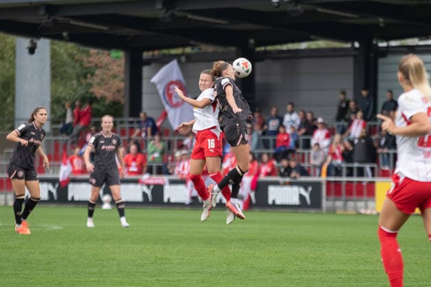 Google Pixel Women s Bundesliga, RB Leipzig vs. FSV Mainz 05, October 3, 2026; Annabel Schasching (16), RB Leipzig with Gentiana Fetaj (7), FSV Mainz 05 in a header duel; soccer, Google Pixel Women s Bundesliga, 2026–2027 season, Matchday 6: RB Leipzig vs. FSV Mainz 05 on October 3, 2026, Cottaweg Training Center, Leipzig. DFB regulations prohibit any use of photographs as image sequences and or quasi-video. Copyright: xBEAUTIFULxSPORTS JanxKaeferx