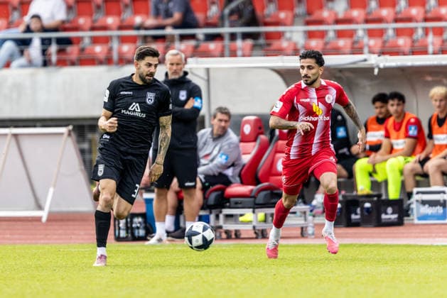 KSV Hessen Kassel vs. SSV Ulm 1846 Soccer, Regionalliga Southwest, Matchday 10, Auestadion Kassel, October 3, 2026, from left: Moritz Heinrich, SSV Ulm 1846 Soccer, 37, Nael Najjer KSV Hessen Kassel, 32 KSV Hessen Kassel vs. SSV Ulm 1846 Soccer, Regionalliga Southwest, Matchday 10, Auestadion Kassel, October 3, 2026. Photo by Lucca Fundel, Kassel Auestadion, Hesse, Germany