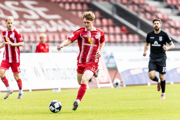 KSV Hessen Kassel vs. SSV Ulm 1846 Soccer, Regionalliga Southwest, Matchday 10, Auestadion Kassel, October 3, 2026; cropped single image by Joshua Kopf: KSV Hessen Kassel, 3; KSV Hessen Kassel vs. SSV Ulm 1846; soccer, Regionalliga Southwest, Matchday 10, Auestadion Kassel, October 3, 2026; Photo by Lucca Fundel, Kassel Auestadion, Hesse, Germany