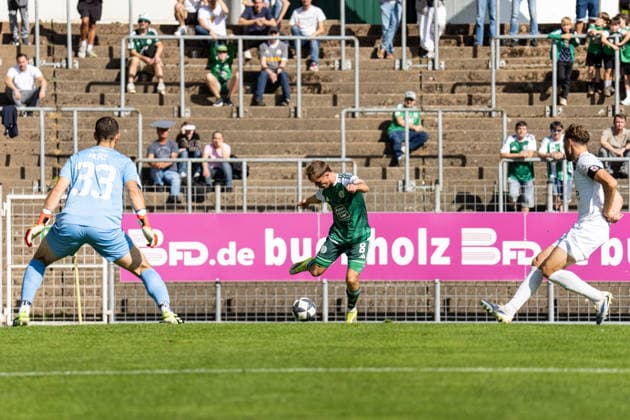 October 3, 2026, xdaymx, Regional League Southwest Soccer, FC 08 Homburg vs. SG Barockstadt Fulda Lehnerz, Simon Joachims, FC 08 Homburg with a cross, Homburg