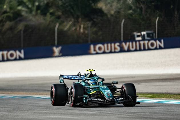 Formula 1 Gulf Air Bahrain Grand Prix in Malaysia 2026 Levi Erb OVERTAKE MAXPPP - Sepang 03 10 2026 14 ALONSO Fernando (esp), Aston Martin Aramco Formula One Team, action at the Formula 1 Gulf Air Bahrain Grand Prix 2026 in Malaysia, the 15th round of the 2026 FIA Formula 1 World Championship, WM, Weltmeisterschaft at the Sepang International circuit, from 1 to 4 October 2026 Sepang Sepang International Circuit Malaysia  Copyright: xOVERTAKE MAXPPPxLevixErbx OVT202610034742 OVT202610034742