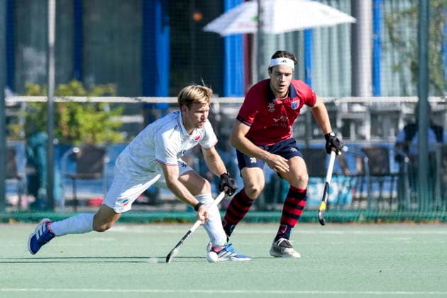 From left: Linus Müller (MHC), 5, captain; Leon Schmidt (BHC), 30; tackle, game scene, duel, tackle, tackling, dynamism, action, 10 03 2026, Mannheim, Germany, hockey, 1st Bundesliga, men’s, Mannheimer HC vs. Berliner HC xozx