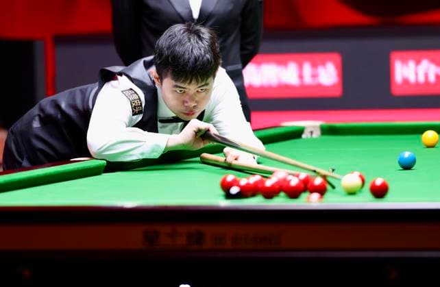 (261003) -- SHENZHEN, Oct. 3, 2026 -- Yuan Sijun of China competes during the semifinal against Jimmy Robertson of England at World Snooker Tour Shenzhen Open 2026 in Shenzhen, south China s Guangdong Province, Oct. 3, 2026. ) (SP)CHINA-SNOOKER-SHENZHEN OPEN (CN) LuxHanxin