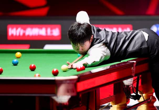 (261003) -- SHENZHEN, Oct. 3, 2026 -- Yuan Sijun of China competes during the semifinal against Jimmy Robertson of England at World Snooker Tour Shenzhen Open 2026 in Shenzhen, south China s Guangdong Province, Oct. 3, 2026. ) (SP)CHINA-SNOOKER-SHENZHEN OPEN (CN) LuxHanxin