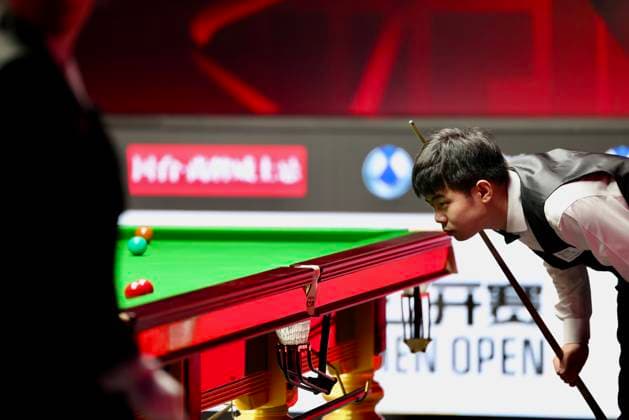 (261003) -- SHENZHEN, Oct. 3, 2026 -- Yuan Sijun of China looks on during the semifinal against Jimmy Robertson of England at World Snooker Tour Shenzhen Open 2026 in Shenzhen, south China s Guangdong Province, Oct. 3, 2026. ) (SP)CHINA-SNOOKER-SHENZHEN OPEN (CN) LuxHanxin 