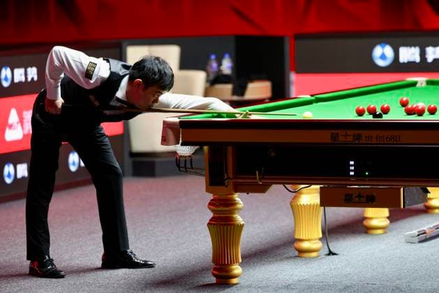 (261003) -- SHENZHEN, Oct. 3, 2026 -- Yuan Sijun of China competes during the semifinal against Jimmy Robertson of England at World Snooker Tour Shenzhen Open 2026 in Shenzhen, south China s Guangdong Province, Oct. 3, 2026. ) (SP)CHINA-SNOOKER-SHENZHEN OPEN (CN) LuxHanxin