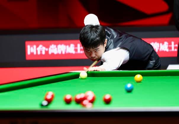 (261003) -- SHENZHEN, Oct. 3, 2026 -- Yuan Sijun of China competes during the semifinal against Jimmy Robertson of England at World Snooker Tour Shenzhen Open 2026 in Shenzhen, south China s Guangdong Province, Oct. 3, 2026. ) (SP)CHINA-SNOOKER-SHENZHEN OPEN (CN) LuxHanxin