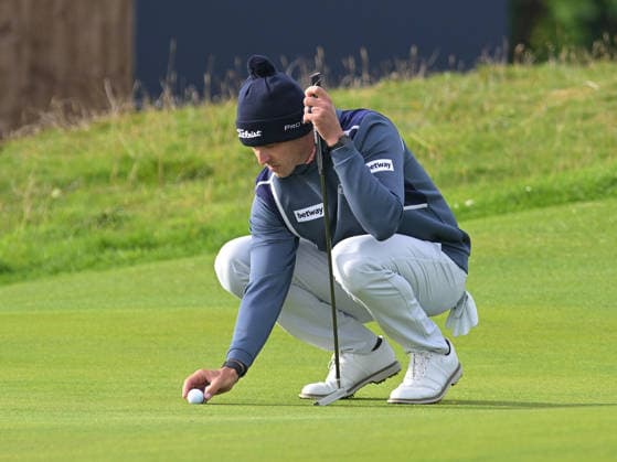 Alfred Dunhill Links Championship Michael Hollick lines up the ball during the Alfred Dunhill Links Championship at St Andrews, St Andrews 03 10 2026 UK Newspapers OUT Copyright: xKrisxCargillx FIL-24023-0023