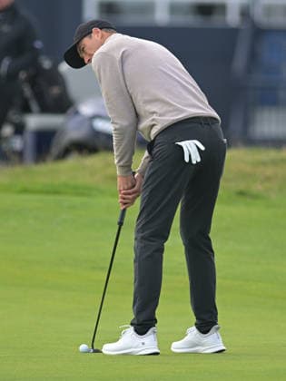 Alfred Dunhill Links Championship Ross Fisher putts the ball during the Alfred Dunhill Links Championship at St Andrews, St Andrews 03 10 2026 UK Newspapers OUT Copyright: xKrisxCargillx FIL-24023-0032