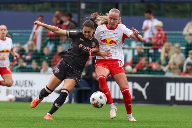 Germany Soccer Google Pixel Women s Bundesliga 2026–2027, Matchday 6: RB Leipzig vs. FSV Mainz 05, RB Leipzig Training Center in Leipzig; a tackle by Vital Zina Kats (1, FSV Mainz 05 Women), 30, and Nikoline Dudek (24, RB Leipzig Women) Copyright: xLucasxWalterx