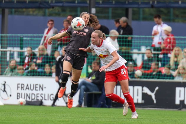 Germany Soccer Google Pixel Women s Bundesliga 2026–2027, Matchday 6: RB Leipzig vs. FSV Mainz 05, RB Leipzig Training Center in Leipzig; a tackle by Vital Zina Kats (1, FSV Mainz 05 Women), 30, and Nikoline Dudek (24, RB Leipzig Women) Copyright: xLucasxWalterx
