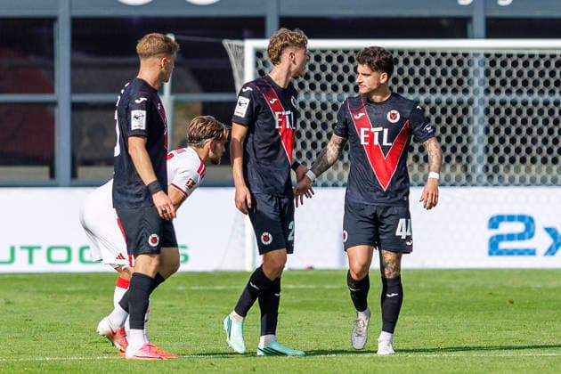 KOELN, GERMANY - OCTOBER 3, 2026: Niklas Castelle (FC Viktoria Köln, 44) celebrates his goal during the friendly match between FC Viktoria Köln vs. 1. FC Köln at the Sportpark Hoehenberg on October 3, 2026 in Koeln, Germany. DFL REGULATIONS PROHIBIT ANY USE OF PHOTOGRAPHS AS IMAGE SEQUENCES AND OR QUASI-VIDEO. Nordrhein-Westfalen Germany Copyright: xLeahxKohringx