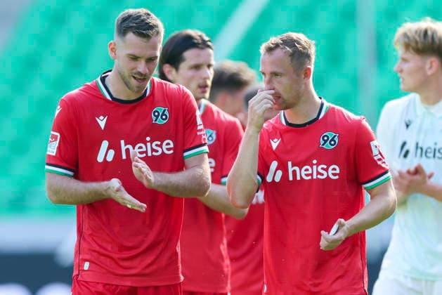 Boris Tomiak of Hannover 96 and Maurice Neubauer of Hannover 96 chat during the friendly match between Hannover 96 and SC Verl, Heinz von Heiden Arena on October 3, 2026, in Hannover, Germany. Photo by Marco Steinbrenner, DeFodi Images. Boris Tomiak of Hannover 96 and Maurice Neubauer of Hannover 96 talk together during the friendly match between Hannover 96 and SC Verl at Heinz von Heiden Arena on October 3, 2026 in Hannover, Germany. Photo by Marco Steinbrenner, DeFodi Images. Photo by Marco Steinbrenner, DeFodi Images.