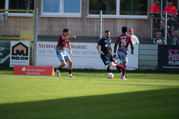 October 3, 2026, GER, Soccer, Regionalliga Nord, Matchday 12, 2026–2027 Season, Flensburg, Manfred Werner Stadium, SC Weiche Flensburg vs. VfB Oldenburg, Leon DEMAJ (VfB Oldenburg) 10, Ibrahim BASHIRU ALI (SC Weiche Flensburg) 0, August 26, Flensburg, Manfred Werner Stadium, Schleswig-Holstein, Germany Copyright: xnordphotoxGmbHx xRojahnx