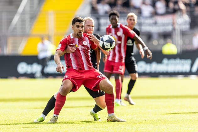 KSV Hessen Kassel vs. SSV Ulm 1846 Soccer, Regionalliga Southwest, Matchday 10, Auestadion Kassel, October 3, 2026; photo by Cemal Sezer, KSV Hessen Kassel, 29, Leon Müller, SSV Ulm 1846, soccer, 17 KSV Hessen Kassel vs. SSV Ulm 1846, soccer, Regionalliga Southwest, Matchday 10, Auestadion Kassel, October 26, 2003; Photo by Lucca Fundel, Kassel Auestadion, Hesse, Germany