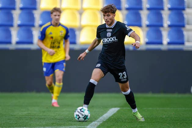 October 3, 2026, Stadionplein, Leeuwarden, GER, Friendly Match: SV Meppen vs. SC Cambuur, Niclas Wessels, SV Meppen 23. DFL regulations prohibit any use of photographs as image sequences and or quasi-video. Leeuwarden, Friesland, Netherlands, Stadionplein