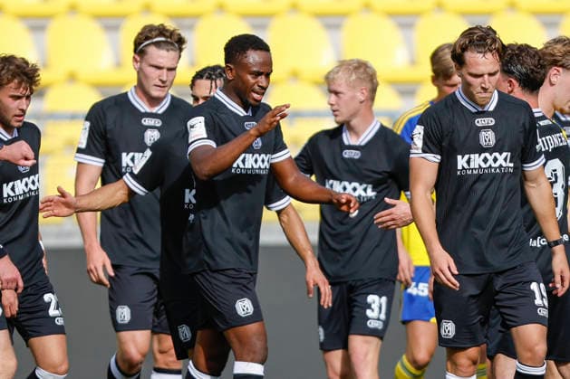 October 3, 2026, Stadionplein, Leeuwarden, GER, Friendly Match: SV Meppen vs. SC Cambuur, Meppen celebrates the 0–2 goal; Nikell Touglo of SV Meppen is in the center. DFL regulations prohibit any use of photographs as image sequences and or quasi-video. Leeuwarden, Friesland, Netherlands, Stadionplein