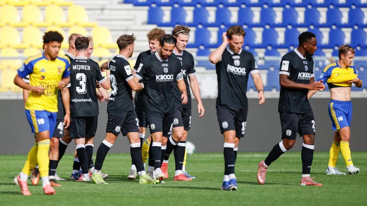 October 3, 2026, Stadionplein, Leeuwarden, GER, Friendly Match: SV Meppen vs. SC Cambuur, Meppen celebrates the 0–2 goal. DFL REGULATIONS PROHIBIT ANY USE OF PHOTOGRAPHS AS IMAGE SEQUENCES AND OR QUASI-VIDEO. Leeuwarden, Friesland, Netherlands, Stadionplein