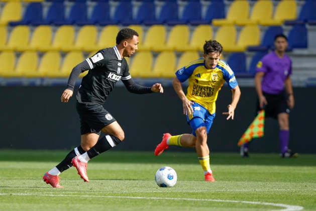 October 3, 2026, Stadionplein, Leeuwarden, GER, Friendly Match: SV Meppen vs. SC Cambuur, Oliver Schmitt (SV Meppen 7) and Jason Ceka (Cambuur 30). DFL regulations prohibit any use of photographs as image sequences and or quasi-video. Leeuwarden, Friesland, Netherlands, Stadionplein