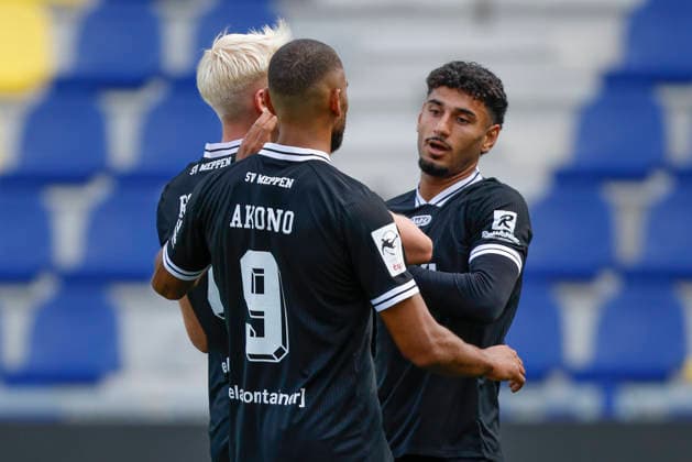 October 3, 2026, Stadionplein, Leeuwarden, GER, Friendly Match: SV Meppen vs. SC Cambuur, Joy in Meppen after Kasra Ghawilu’s 0–1 goal for SV Meppen 10; on the right: DFL regulations prohibit any use of photographs as image sequences and or quasi-video. Leeuwarden, Friesland, Netherlands, Stadionplein