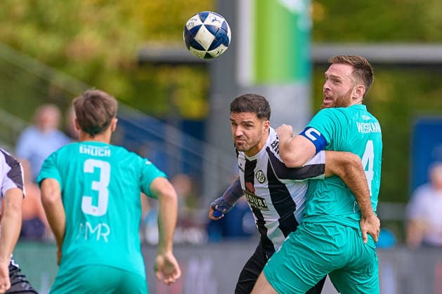 Christoph Ehlich, FSV Frankfurt, 03; Michael Kleinschrodt, VfR Aalen, 09; Tim Weissmann, FSV Frankfurt, 04 GER; VfR Aalen vs. FSV Frankfurt, Soccer, Regionalliga Southwest Men, Matchday 10, 2026–2027 Season, October 3, 2026 GER, VfR Aalen vs. FSV Frankfurt, Soccer, Regionalliga Southwest Men, Matchday 10, 2026–2027 Season, October 3, 2026 Aalen Copyright: xEibner-Pressefoto GeraldxOelze-dexStoppanyx EP_ODS