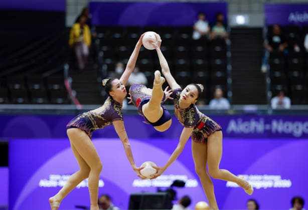 (261003) -- NAGOYA, Oct. 3, 2026 -- Players of team China compete during the Group All-Around of Rhythmic gymnastics, Rhythmische Sportgymnastik, RSG at 20th Asian Games Aichi-Nagoya 2026 in Nagoya, Japan, Oct. 3, 2026. ) (SP)JAPAN-NAGOYA-ASIAN GAMES-RHYTHMIC GYMNASTICS-GROUP ALL-AROUND-FINAL WuxZhizun