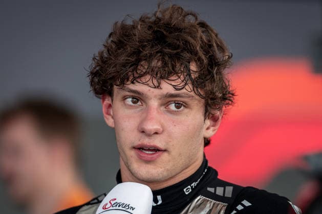 2026 Formula One Bahrain Grand Prix Sepang Circuit, Kuala Lumpur, Malaysia. 3.October.2026; Andrea Kimi Antonelli of Italy and Mercedes-AMG PETRONAS F1 Team during Formula One Bahrain Grand Prix Kuala Lumpur Sepang Circuit Malaysia Copyright: xJayxHiranox