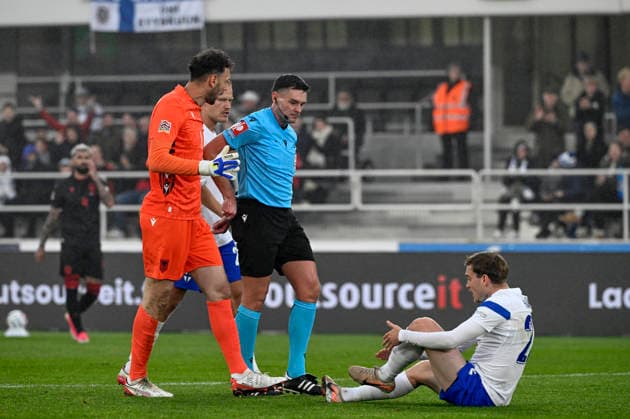 LKS 20261003 Goalkeeper Etrit Berisha (L) of Albania gets red card for fouling Daniel Hakans (R) of Finland during the UEFA Nations League Group C1 football match between Finland and Albania in Helsinki, Finland, on October 3, 2026. - EMMI KORHONEN Helsinki Finland 9XNzd6oSqXA  Copyright: xEmmixKorhonenx 9XNzd6oSqXA