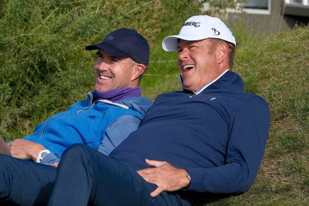UK: The Alfred Dunhill Links Championship at Kingsbarns, St Andrews, Scotland on 03 October 2026: Pictured: Former cricketer Kevin Pietersen and Businessman Peter Jones share a joke as they relax on the 10th tee at Kingsbarns during the third round of the Alfred Dunhill Links Championship 2026 St Andrews Kingsbarns Scotland Scotland Copyright: xAlexxToddx