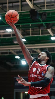 Pictured: Eddie Colbert III of the Würzburg Baskets, 0, making a layup on October 2, 2026, Fitness First Würzburg Baskets vs. Telekom Baskets Bonn, easyCredit BBL, Matchday 4, Germany, 97072, tectake Arena Würzburg, Copyright: HMBxMedia xJulienxBecker
