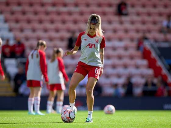 Football - FA Women s Super League - Manchester United, ManU FC Women v Liverpool FC Women LEIGH, ENGLAND - Saturday, October 3, 2026: Liverpool FC Women s Natalia Ramos during the pre-match warm-up before the FA Women™s Super League match between Manchester United FC Women and Liverpool FC Women at Leigh Sports Village. (Photo by David Rawcliffe Propaganda) LEIGH Leigh Sports Village GREATER MANCHESTER ENGLAND Copyright: xDavidxRawcliffex 2026-10-03-Man_Utd_Women_v_Liverpool_Women-006_2