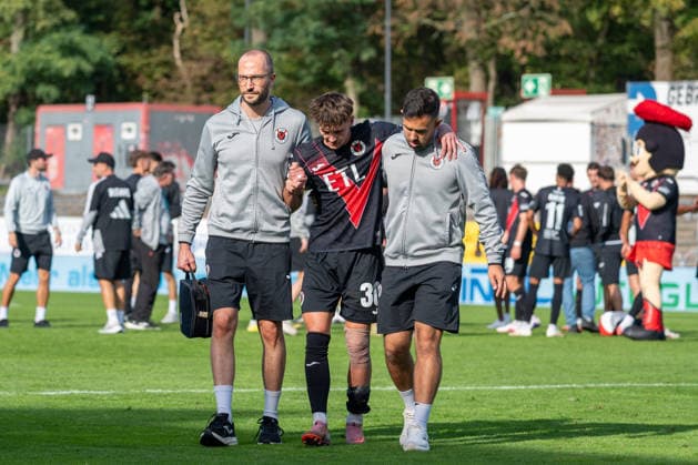Alexander Prokopenko of Viktoria Cologne, 30, had to leave the field due to injury. FC Viktoria Cologne vs. FC Hansa Rostock, Soccer, 3rd Division, Matchday 5, 2026–2027 Season, September 11, 2026 DFL DFB regulations prohibit any use of photographs as image sequences and or quasi-video FC Viktoria Cologne vs. FC Hansa Rostock, Soccer, 3rd Division, Matchday 5, 2026–2027 season, September 11, 2026, Cologne Copyright: xEibner-Pressefoto ThomasxHaeslerx EP_THR