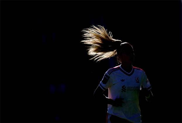Football - FA Women s Super League - Manchester United, ManU FC Women v Liverpool FC Women LIVERPOOL, ENGLAND - Sunday, September 27, 2026: The golden hair of Liverpool FC Women s Natalia Ramos back-lit by the autumn sunshine during the FA Women™s Super League match between Manchester United FC Women and Liverpool FC Women at Leigh Sports Village. (Photo by David Rawcliffe Propaganda) LEIGH Leigh Sports Village GREATER MANCHESTER ENGLAND  Copyright: xDavidxRawcliffex 2026-10-03-Man_Utd_Women_v_Liverpool_Women-037_3