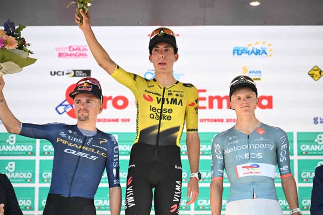 03-10-2026 Giro Dell emilia; 2026, Visma - Lease A Bike; 2026, Pinarello - Q36.5; 2026, Net Company - Ineos; Piganzoli, Davide; Pidcock, Thomas; Onley, Edgar Oscar; Bologna - San Luca;
