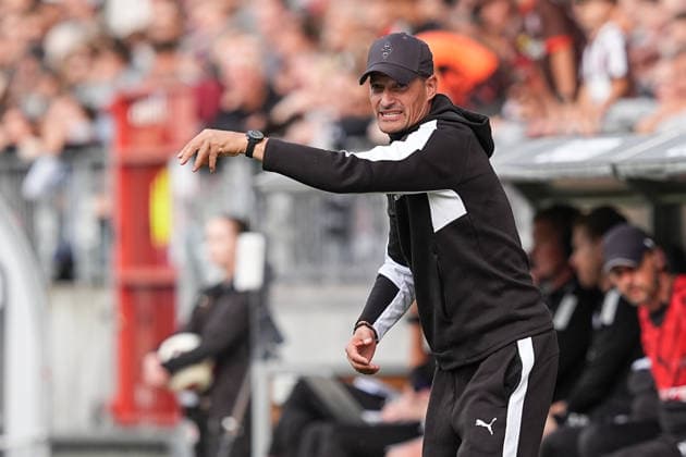 October 3, 2026, xydrx, Men s, Soccer, Friendly Match, FC St. Pauli vs. Borussia Mönchengladbach, 2026–2027 Season, Millerntor Stadium: Alexander Blessin, head coach of Borussia Mönchengladbach, gives instructions while gesturing. DFB regulations prohibit any use of photographs as image sequences and or quasi-video. Copyright: HMBxMedia YannisxDreimann