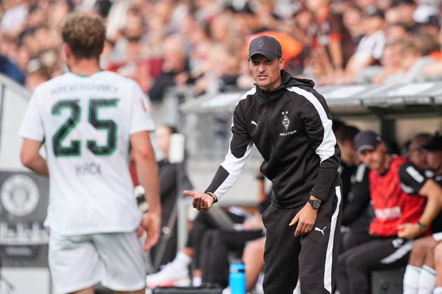 October 3, 2026, xydrx, Men s, Soccer, Friendly Match, FC St. Pauli vs. Borussia Mönchengladbach, 2026–2027 Season, Millerntor Stadium: Alexander Blessin, head coach of Borussia Mönchengladbach, gives instructions while gesturing. DFB regulations prohibit any use of photographs as image sequences and or quasi-video. Copyright: HMBxMedia YannisxDreimann