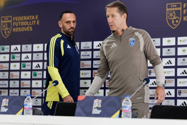 SOCCER - NL, KOS vs AUT PRISTINA,KOSOVO,03.OCT.26 - SOCCER - UEFA Nations League, OEFB international match, Länderspiel, Nationalmannschaft Kosovo vs Austria, preview, press conference, PK, Pressekonferenz team KOS. Image shows Vedat Muriqk and head coach Franco Foda (KOS). GEPAxpictures xArminxRauthner
