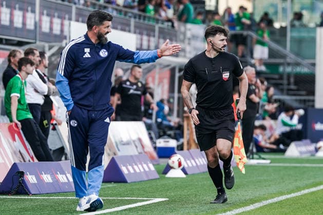 Soccer Austria Friendly Match 2025 2026 03 10 2026 SC Austria Lustenau vs. FC Schalke 04 SUN MINIMEAL Arena Lustenau, Austria Coach Miron Muslic Schalke 04, Linesman Nicolas Brunner Copyright: xLUKAxKOLANOVICx