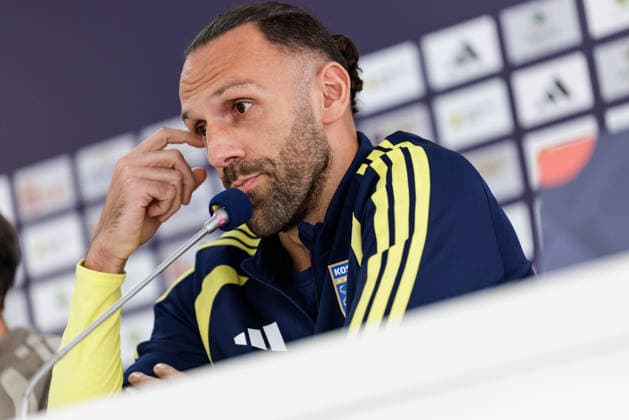 SOCCER - NL, KOS vs AUT PRISTINA,KOSOVO,03.OCT.26 - SOCCER - UEFA Nations League, OEFB international match, Länderspiel, Nationalmannschaft Kosovo vs Austria, preview, press conference, PK, Pressekonferenz team KOS. Image shows Dion Kacuri (KOS). GEPAxpictures xArminxRauthner